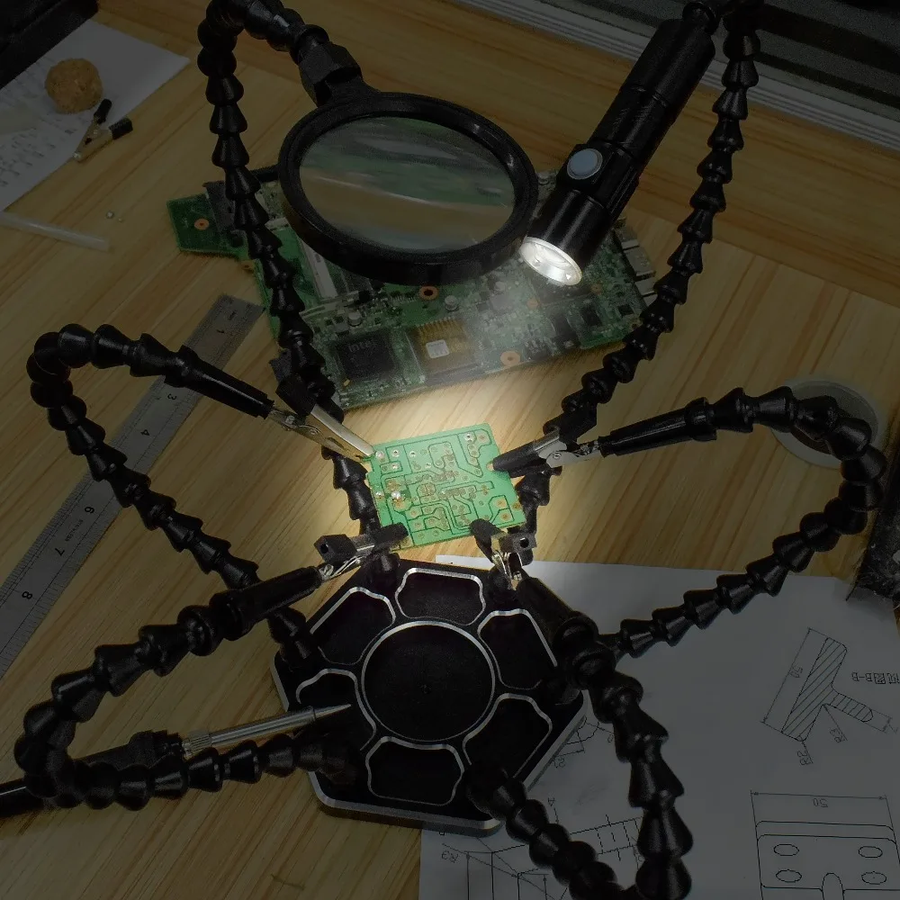 mãos com carregamento usb lanterna 3x lupa