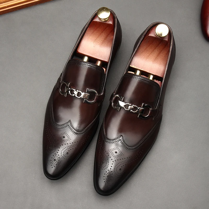 Oxford man in leather shoes, dress shoes, pointy, English style. Made of pure leather, dress, carved, married, size 46