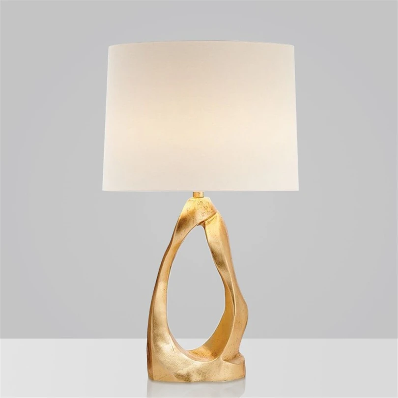 Американская креативная золотистая настольная лампа для гостиной, художественная прикроватная лампа для спальни, светодиодный дизайнерский светильник для дома