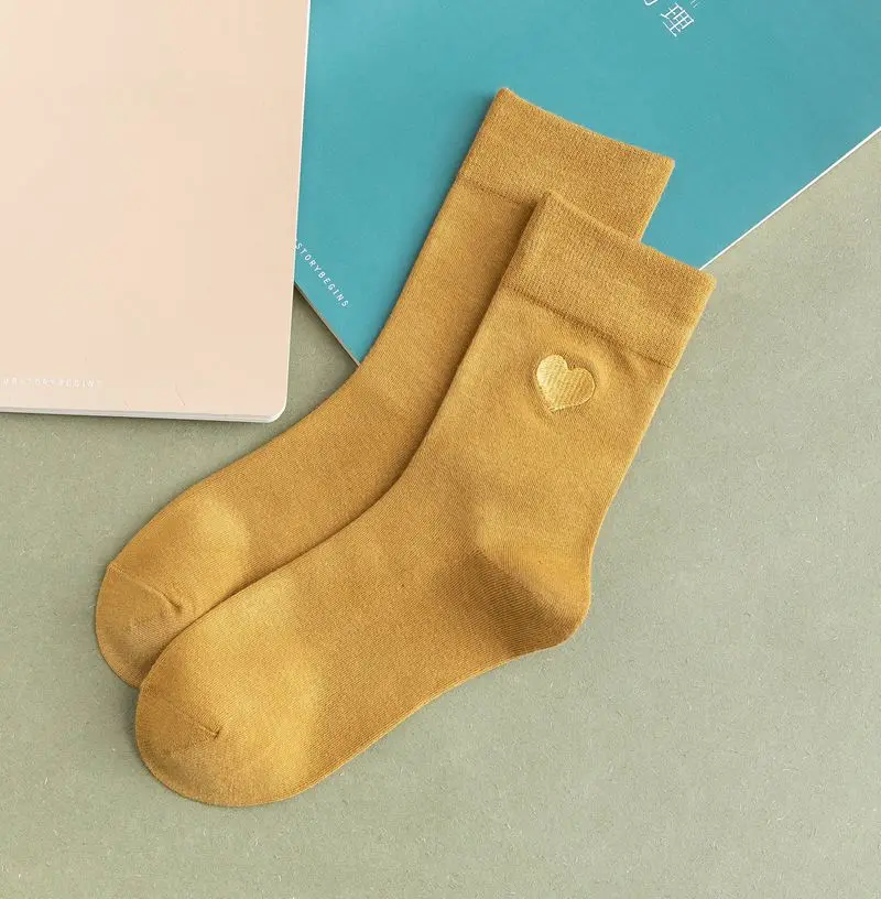Женские носки Осенние новые мягкие женские носки с вышивкой в виде сердца Зимние удобные дышащие женские носки - Цвет: Цвет: желтый
