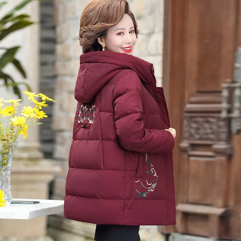 Рисунок 2 - Женское зимнее пальто с капюшоном