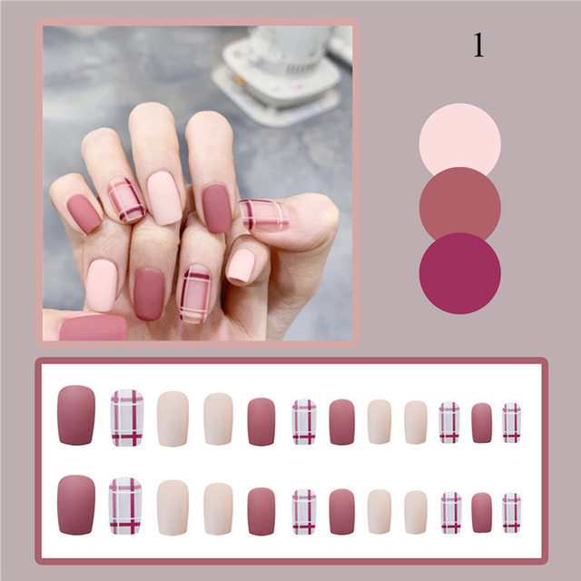 Nails Art Nail Tips Press on False with Designs Set Full Cover Artificial Short Packaging Kiss Display Clear Tipsy Stick