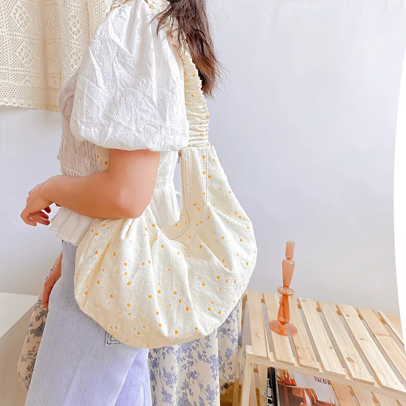 

20020 new small daisy three-dimensional printed fabric diagonally all-match fashion adjustable fold shoulder strap cloth bag