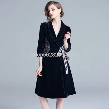 

2020 Gold Velvet V Collar Slim Fit Bow Lace Heavy Industry Embroidery Embroidery Dress