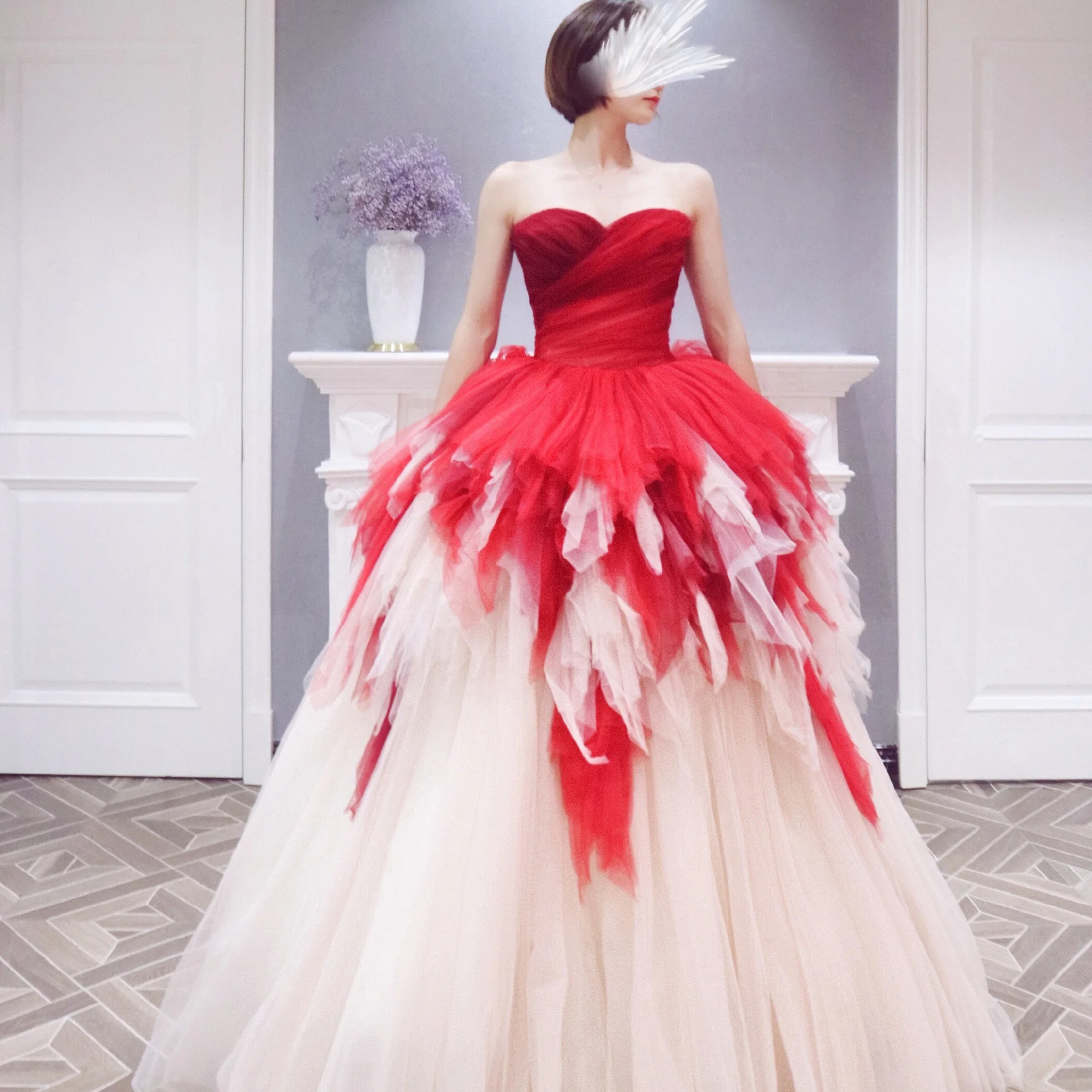 

2020 New Arrivals Wedding Dress Sweetheart Pleats Red and White Ball Gown Bridal Dresses Tiered Ruffles Vestidos de Noiva