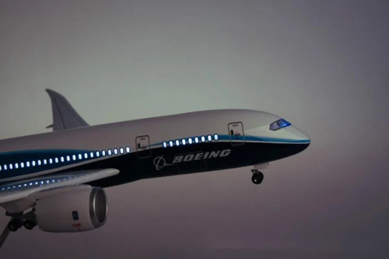 Литье под давлением 1/130 масштабная модель игрушки Boeing B787 самолет пластиковая модель самолёта из смолы с светильник и колесами AirplaneDreamliner