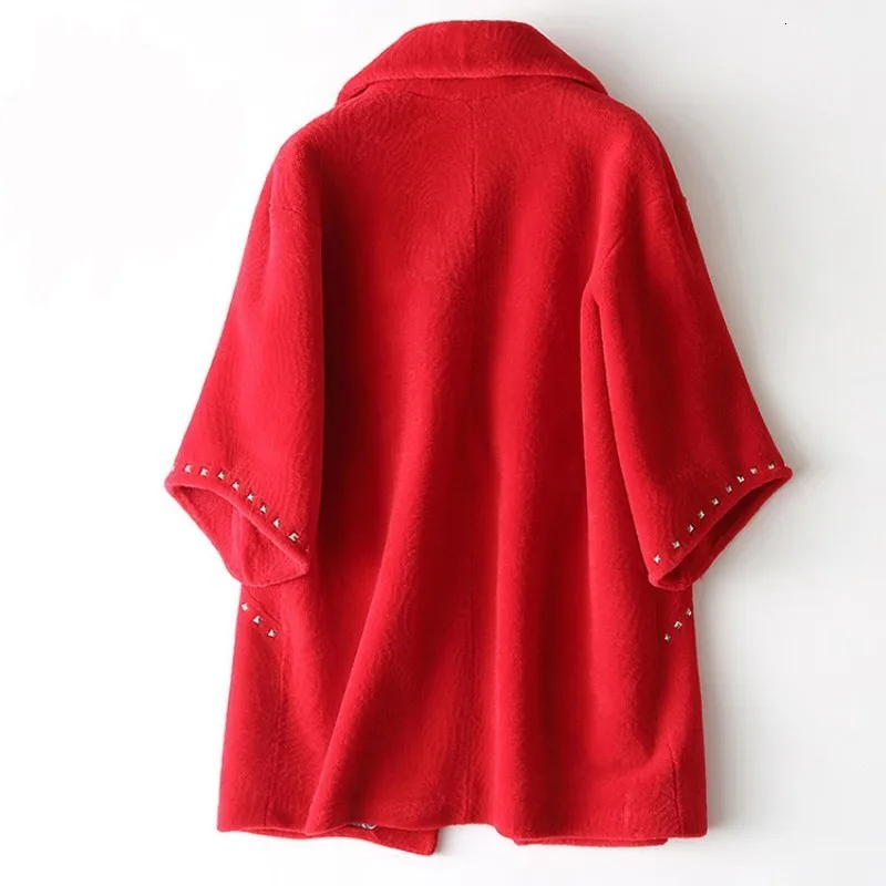 

2020 Luxury Fashion Winter Rivet Real Fur Coat Women Warm Natural Wool Jacket Overcoat Red Black Genuine Sheep Shearling Coats