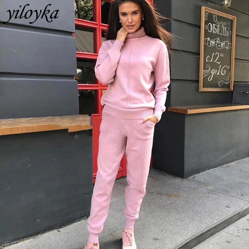 Женский осенне зимний комплект из двух предметов: свитер с высоким воротником и