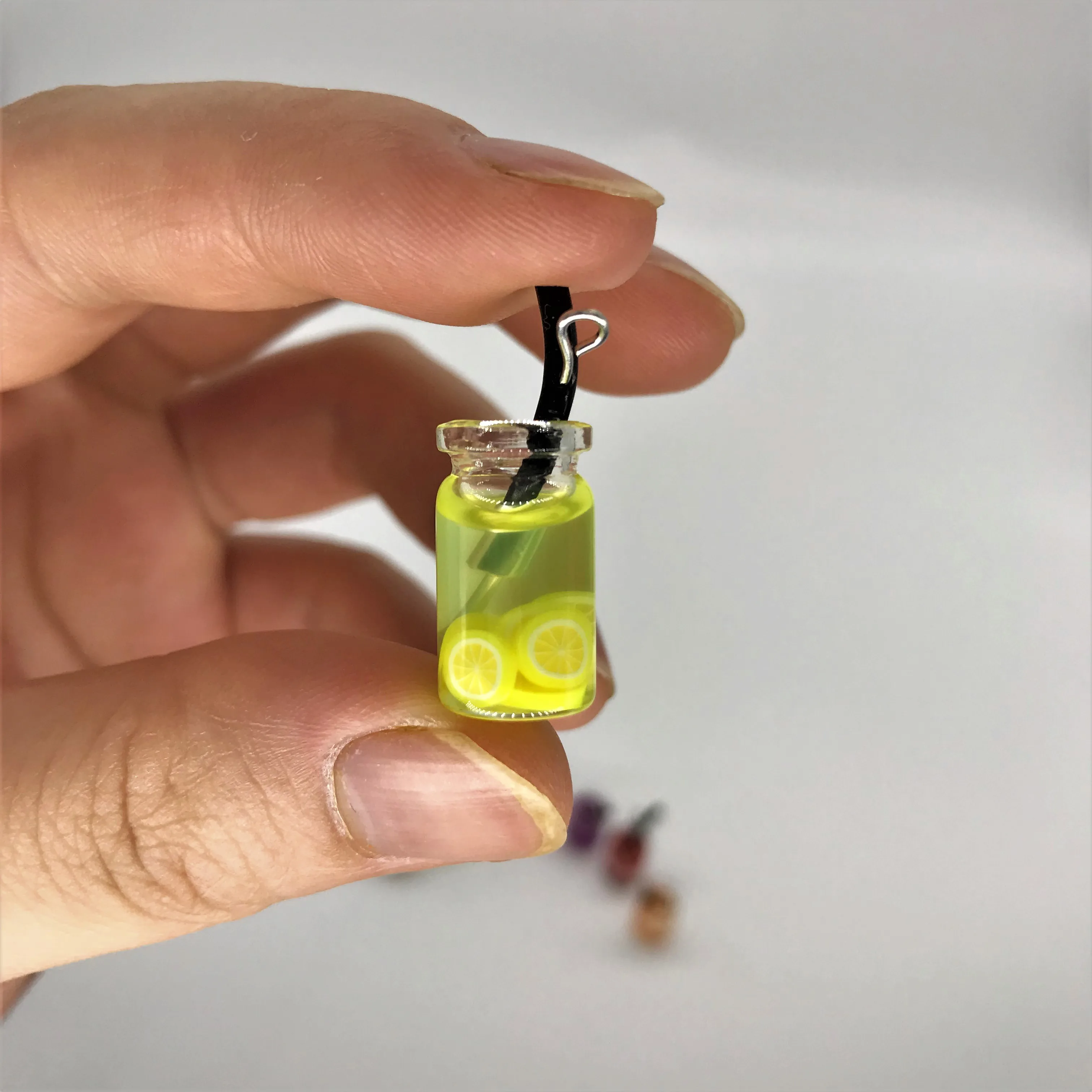 8pcs Dollhouse Miniature Food Mini Resin Fruit Bottle Simulation Drinks Model Toys Fruit Drink Play Dollhouse Dolls Accessories 3