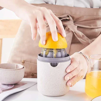 

Kitchen Manual Juicer Wheat Straw Citrus Squeezer Fruit Orange Lemon Juicer Extractor Lime Press with Container Portable Blender