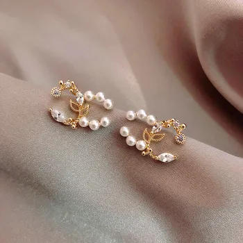 

2020 Fashion Crystal Pearl Petal Stud Earrings for Women Girls Sweet Exquisite Flower Statement Earrings Jewelry Accessories