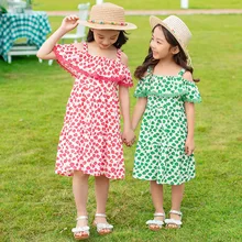 Платья с цветочным принтом и оборками для девочек; праздничные платья до середины икры с открытыми плечами; Детская летняя одежда; коллекция года; детское праздничное платье