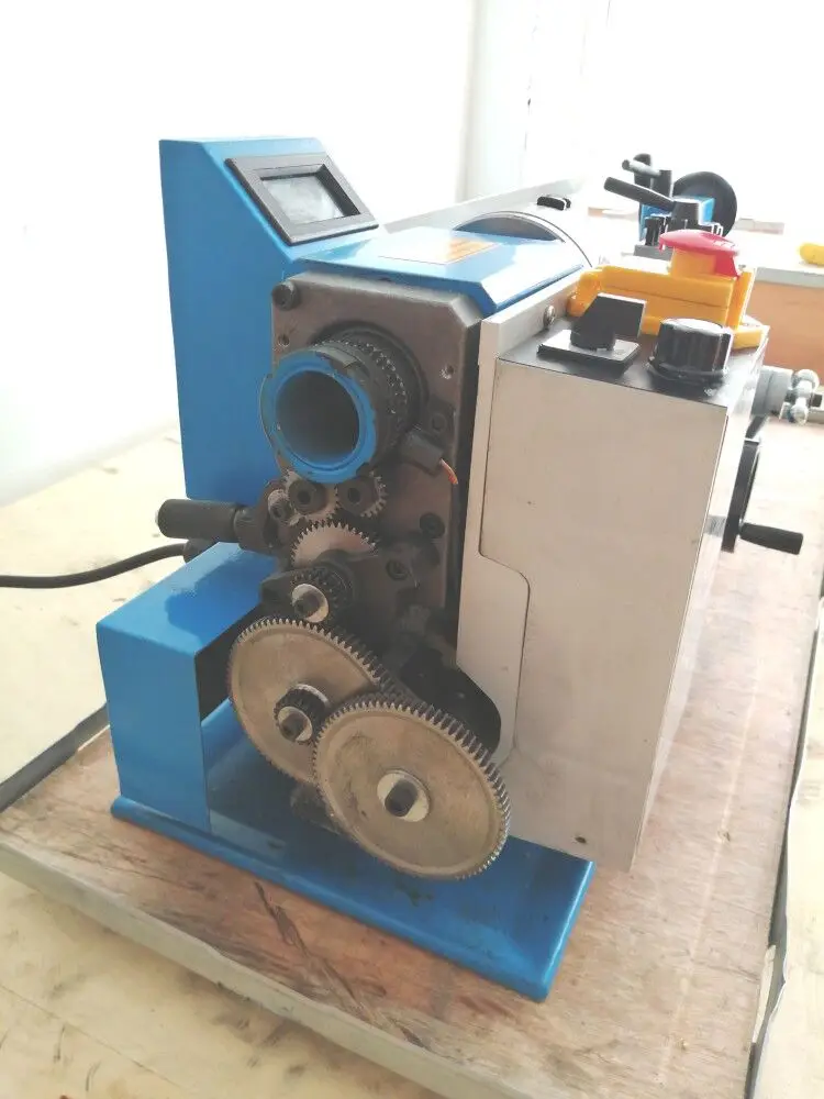 HZIQ@A8V4LFL}_EME15%8AL