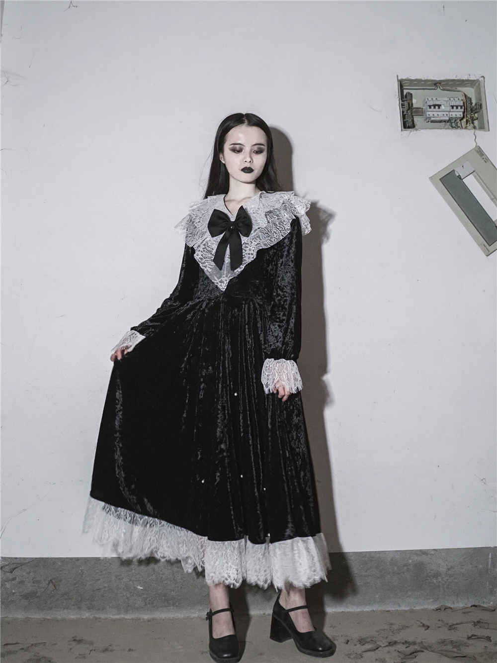 

Easter halloween night walk monastery gothic dark velvet heavy industry lace beaded dress girl