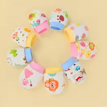 Цвет случайный модный мультфильм шаблон Анти-захватывающие перчатки для новорожденных Защита лица детская рукавица