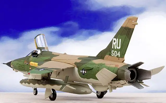 Хобби мастер F-105D Thunderchief USAF 355th TFW 357th TFS Memphis Belle II Бадди Джонс Takhli RTAFB 1/72 литье под давлением модель самолета