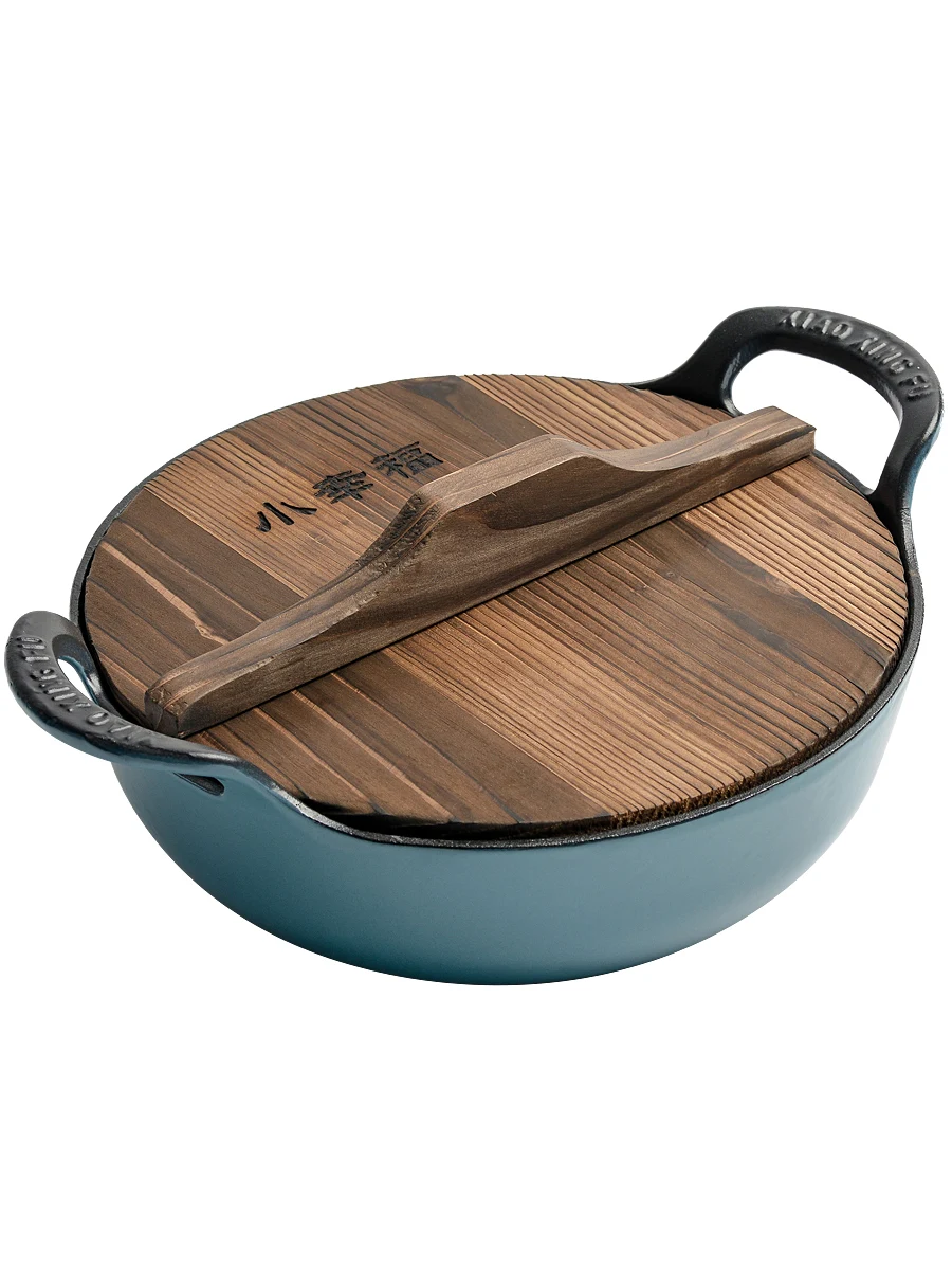 Маленькая синяя кастрюля домашняя эмалированная чугунная для супа