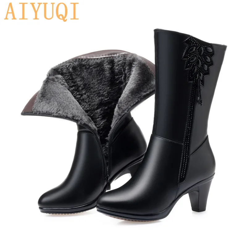 AIYUQI/женские зимние ботинки высокого качества; высокие зимние ботинки из коровьей кожи на высоком каблуке; теплые женские ботинки с бахромой - Цвет: black fluff