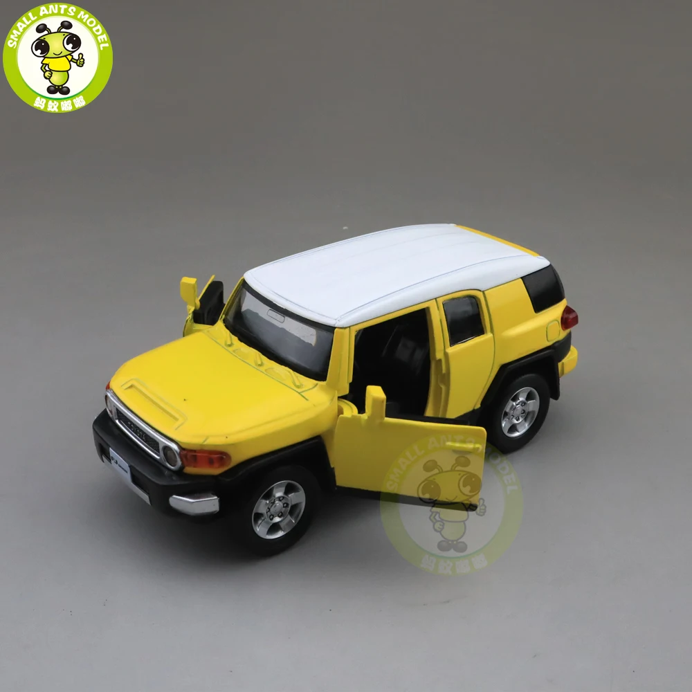 1/32 CAIPO FJ Cruiser Land Cruiser литая модель автомобиля SUV игрушки для детей Детское звуковое освещение Вытяните назад Подарки