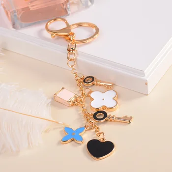 

Good Luck Clover Keychains Fashion Brands Key Chain Flower Keyrings Metal Key Ring Women Bag Charm Pendant Car Accessories