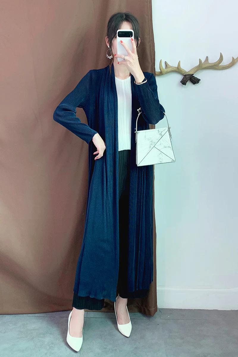 Miyake плиссированный Тренч Новое Осеннее однотонное свободное Золотое длинное пальто Элегантное открытое стежка с Длинным Рукавом Плиссированное ветрозащитное пальто большого размера