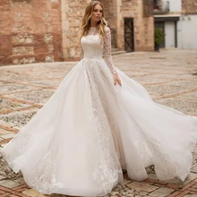 

Gorgeous wedding dress, A-line, lace, long-sleeved retro wedding dress