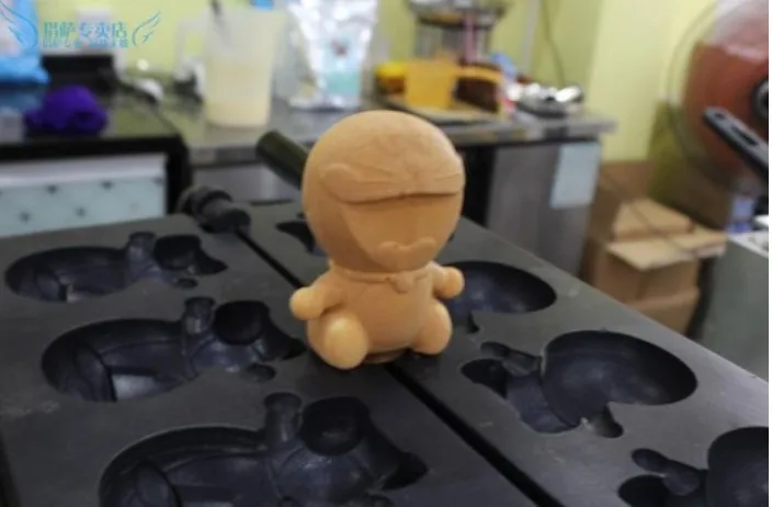 bubble waffle maker action