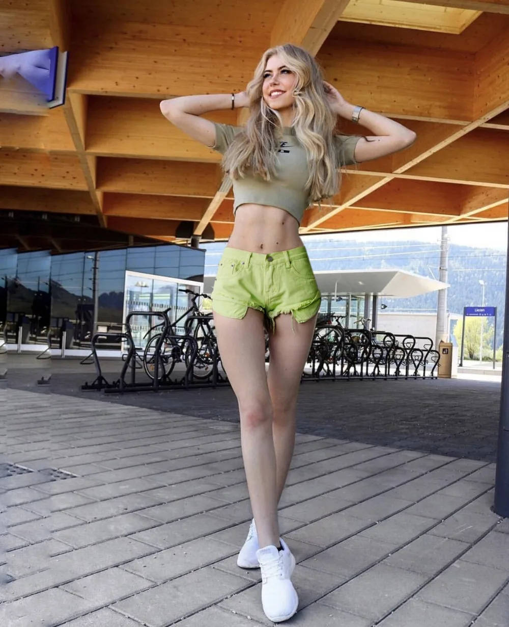 Sexy Casual Summer Green Long Pockets Jeans Shorts Women Fashion Low Waist Tassel Ripped Denim Shorts New Solid Color Hot Short (16)