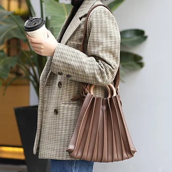 

Korean version of the retro round wooden handle handbag niche fashion strap female bag simple personality pu fold shoulder bag