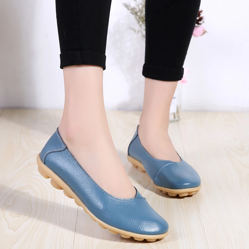Large size women's shoes and lazy shoes comfortable Joker flat shoes autumn leather bean shoes walking shoe fashion