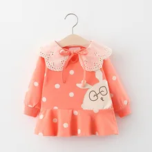 Детская одежда; г.; платье в горошек с кружевным воротником и рисунком кролика; Весенняя мода