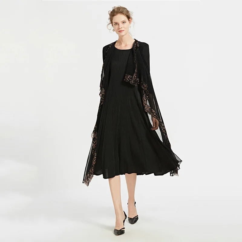 

in autumn and winter 2019, European and American loose temperament, medium and long Pleated Dress Factory direct sale