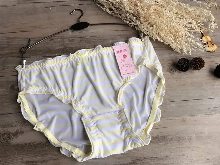 Hot Sale Milk Silk Satin Seamless Panties Women Ruffle Panties Cute Girls Crotch Cotton Briefs Plus Size Lingerie Tangas - Цвет: yellow white striped