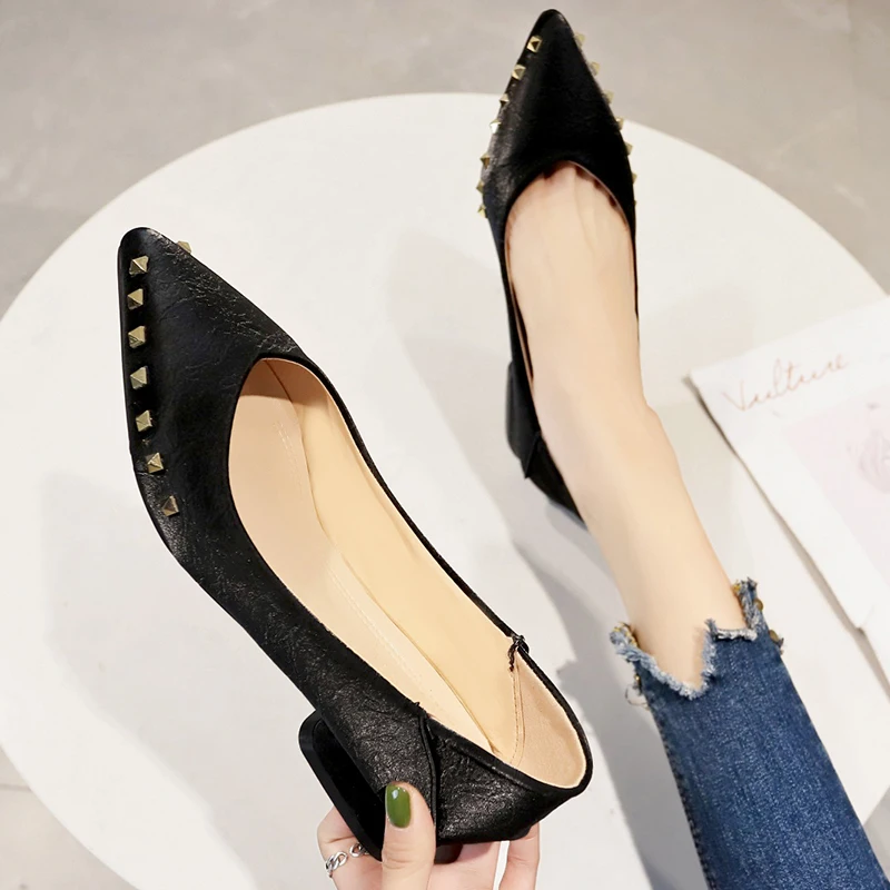 

2020 Spring New Zapatos Mujer Pop Pointed Girl Thin Heel Rivet Design Ladies Fashion Casual Shoes Elegant Women's Shoes U18-10