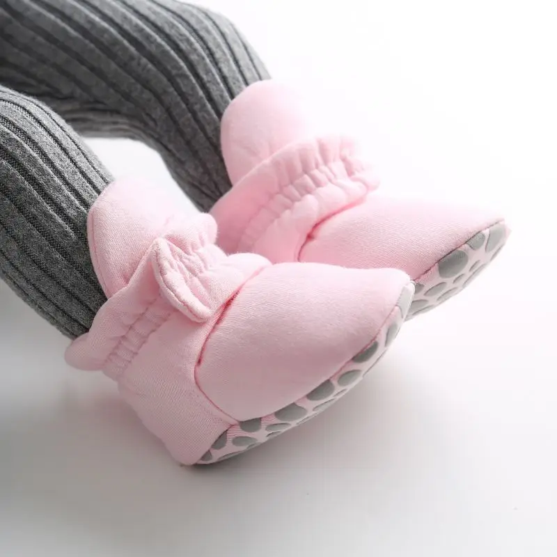 Осенне-зимняя обувь для маленьких мальчиков и девочек хлопковая Повседневная Милая однотонная нескользящая обувь для малышей с мягкой подошвой