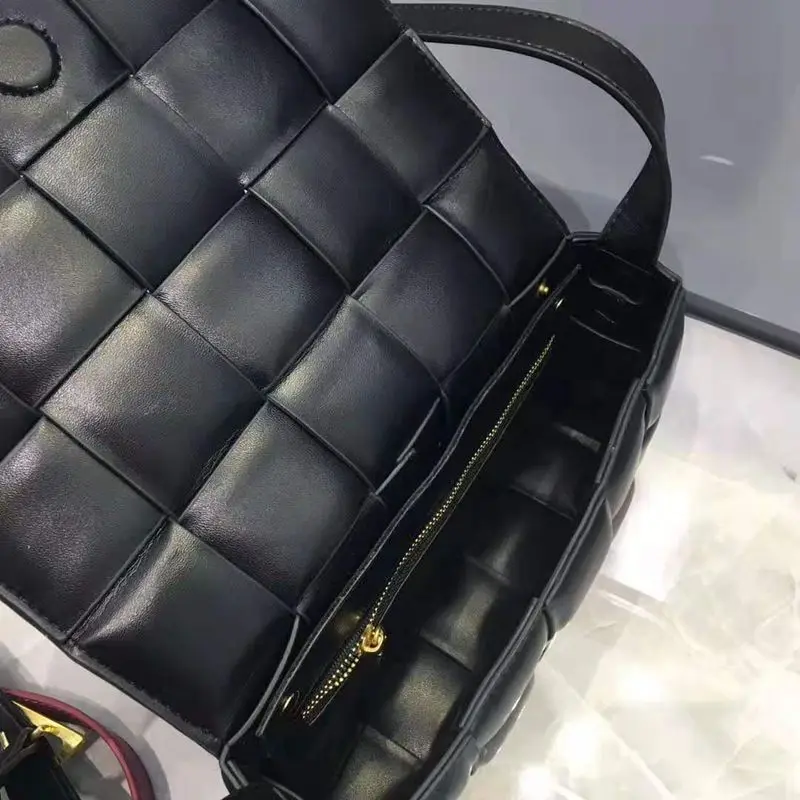 12251214937_958523066