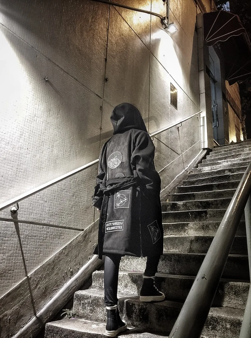 Assasin's Creed ветровка Мужская среднего и длинного колена темно-черная пара вышитое Пальто Мужской плащ пальто Тренч Мужская