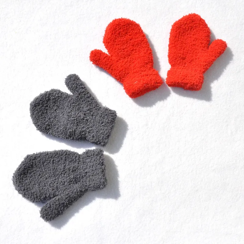 Плюшевые коралловые перчатки для новорожденных; милые перчатки с длинными пальцами для малышей; теплые ветрозащитные перчатки для детей; От 0 до 4 лет для мальчиков и девочек