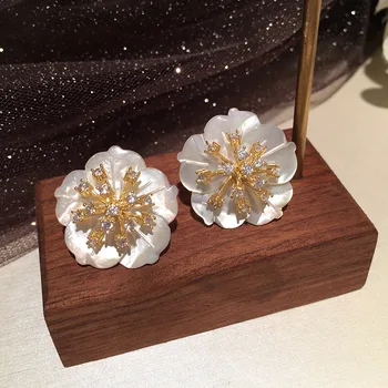 

Bilincolor Fashion White Shell Flower Earrings for Women