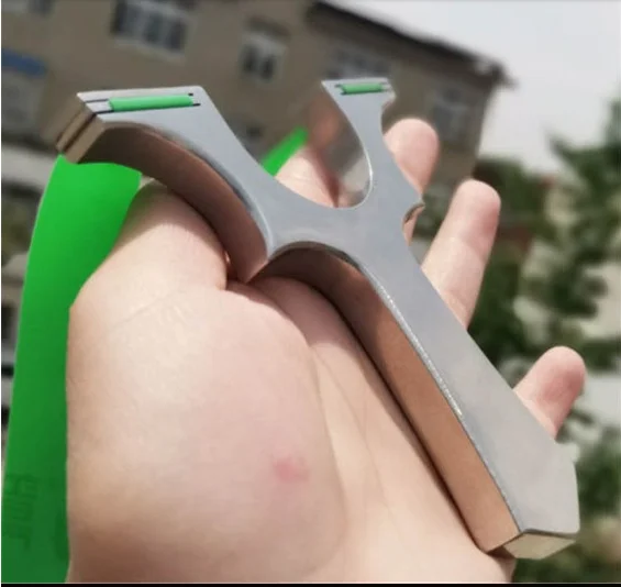 

Flat Rubber Band Outdoor Shooting Powerful Handheld Bow New Professional Stainless Steel Slingshot For Hunting Catapult
