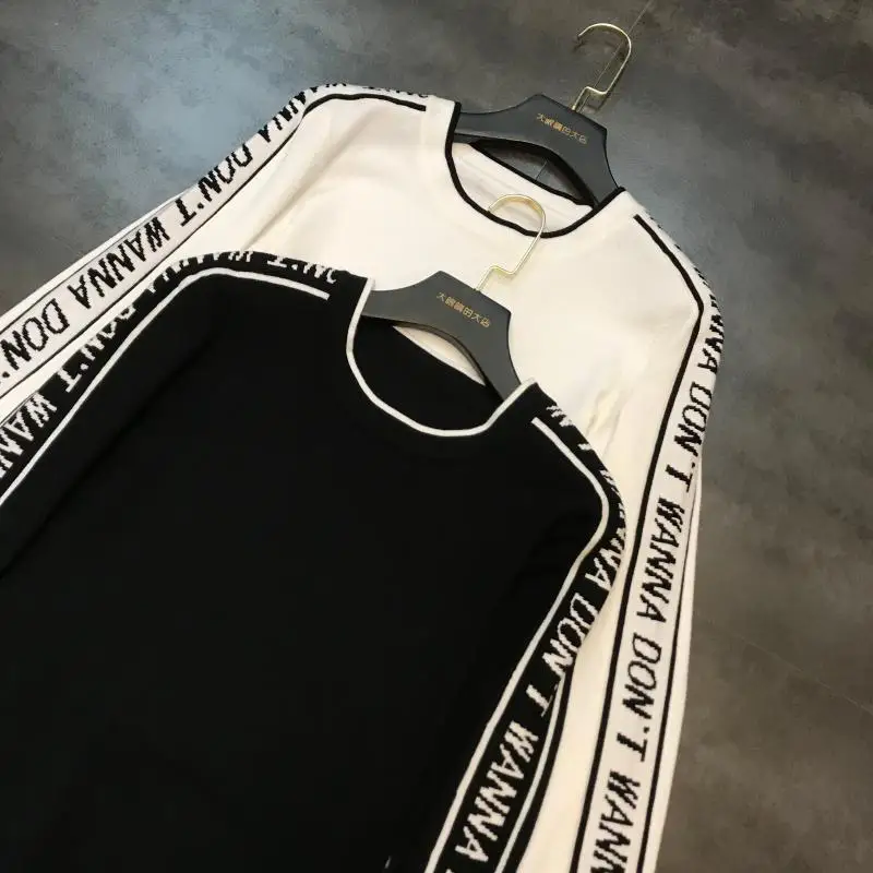 autumn new shoulder sleeves side letters black and white contrast color round neck long-sleeved knit sweater women