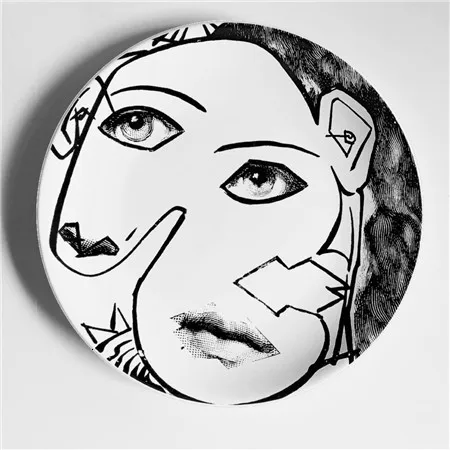 Fornasetti фарфоровые декоративные настенные тарелки, аксессуары для украшения дома, украшения для кофейни, бара, ресторана, декора комнаты, подарок - Цвет: Light Yellow