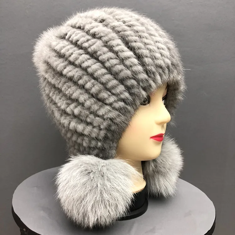 Dames wintermuts van nertsenbreisel met vossenbont pompon_voghion.com