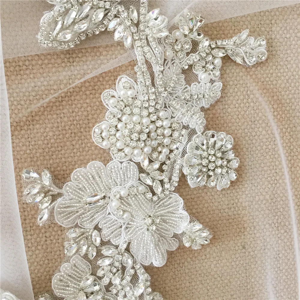 Rauchblaue 3D-Blumen-Strass-Applikation, Paar Kristallperlen, handgefertigter Aufnäher, französischer Mieder-Aufnäher, schwere Applikation – Detail 2