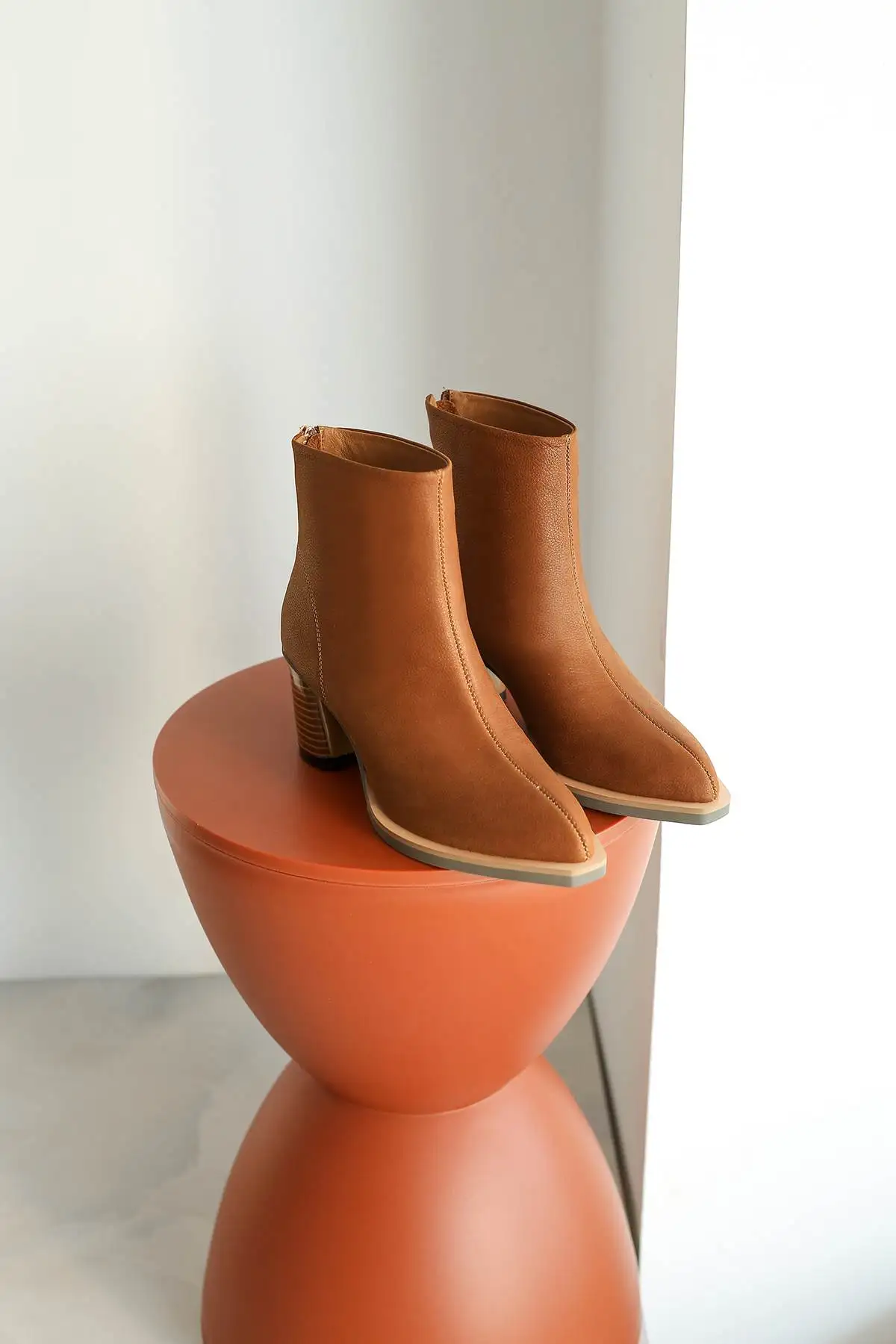 Krazing pot/женские офисные ботильоны из натуральной кожи с острым носком на высоком каблуке на молнии пикантные вечерние ботинки челси оригинального дизайна L93