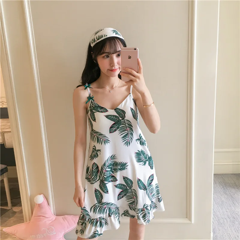 

[According Feminine] 29 # Camisole Chest Pad Skirt Green Leaf Pajamas WOMEN'S Nightgown with Chest Pad M-XXL. 12 Yuan