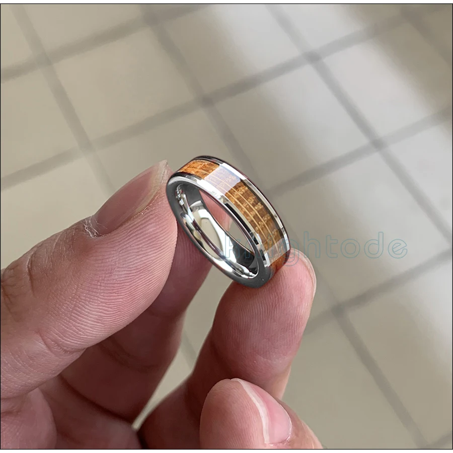 6mm 8mm Tungsten Carbide Rings Whiskey Barrel Oak Wood inlay for Men Women Engagement Wedding Bands Beveled Edges Polished