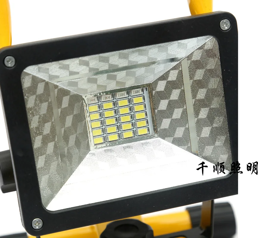 

High-Power 30 W Multi-functional Glare Hand Project Lamp LED Outdoor Camping Light