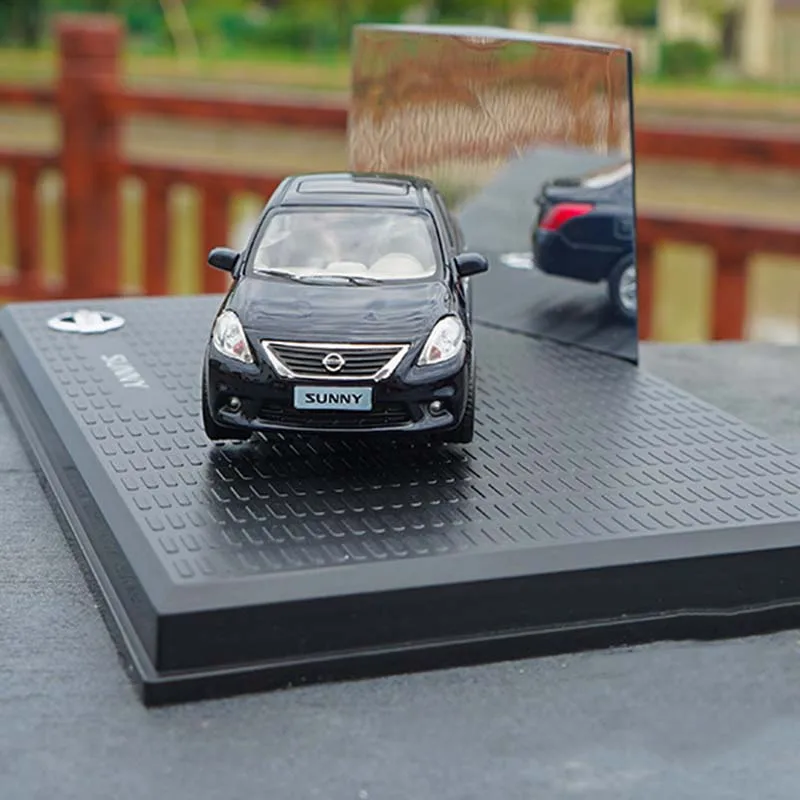1:43 Масштаб Nissan Sunny сплав высокая имитация статическая модель автомобиля литье под давлением модель игрушки подарок с оригинальной коробкой