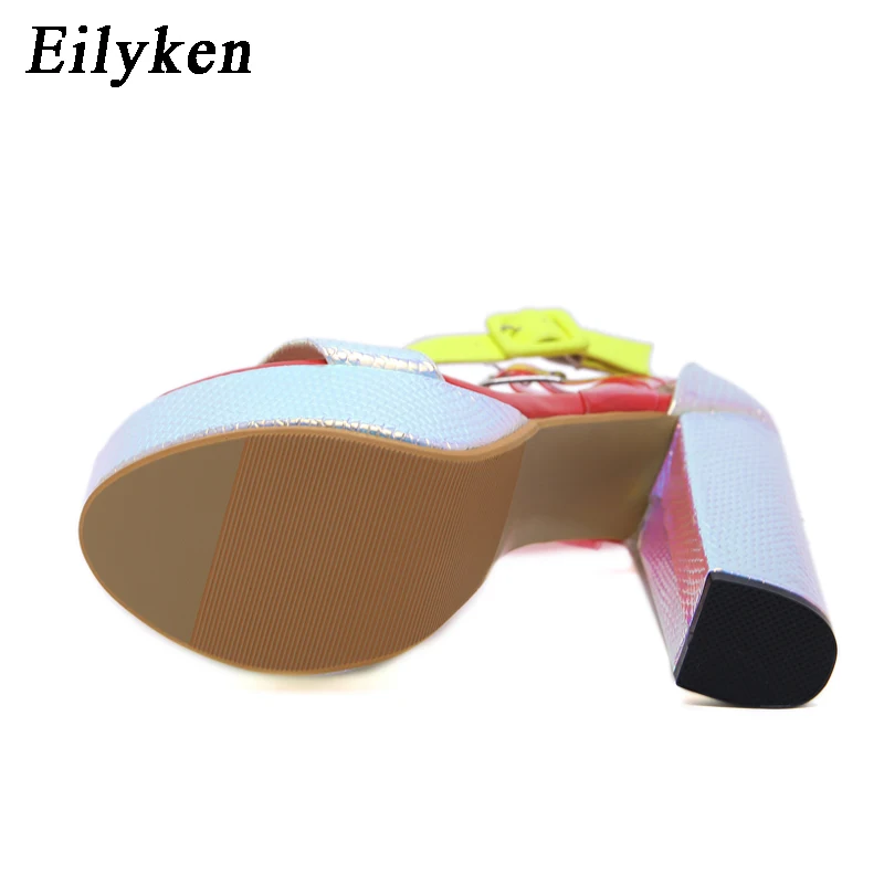 Eilyken; модные босоножки на высоком каблуке с принтом змеиной кожи; цвет красный, серебристый; женские пикантные туфли на платформе с толстым каблуком и очень высоким ремешком на щиколотке с пряжкой